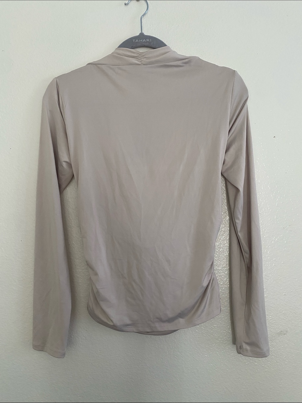 JUST POLLY Neutral Taupe Drape Front Long Sleeve Top. Size L - Picture 6 of 8